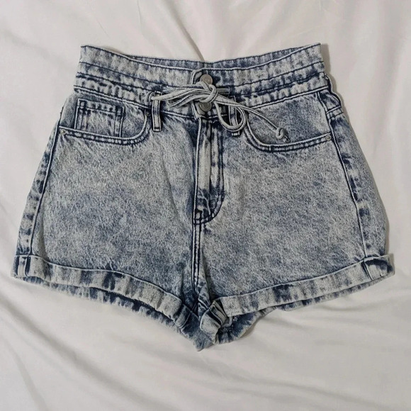 Pacsun Drawn Blue Denim Mom Shorts, Color Light Acid Wash Size 25 - Picture 4 of 16